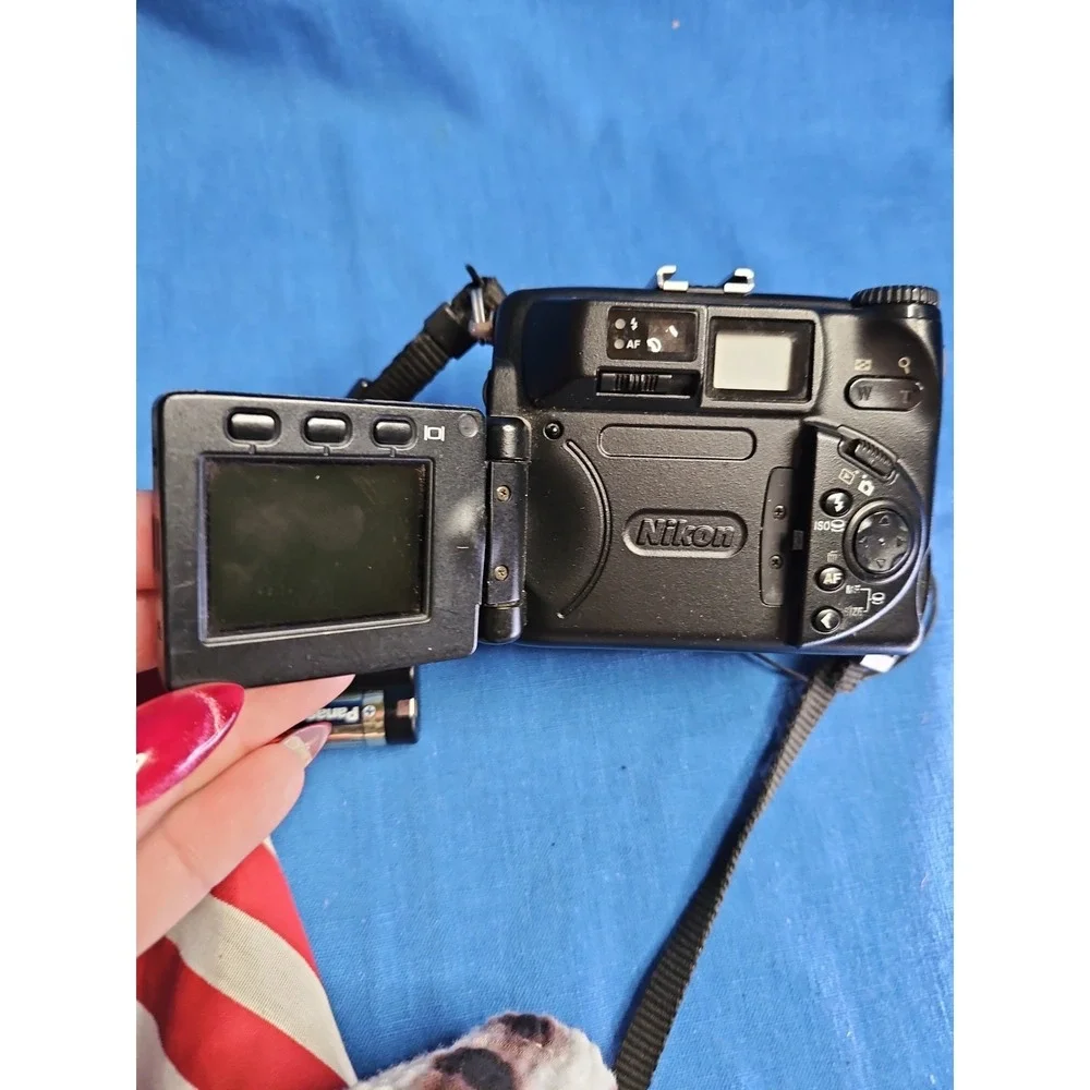 Nikon Coolpix 5000 5.0MP Digital Camera E5000 Black w/ Battery Tested